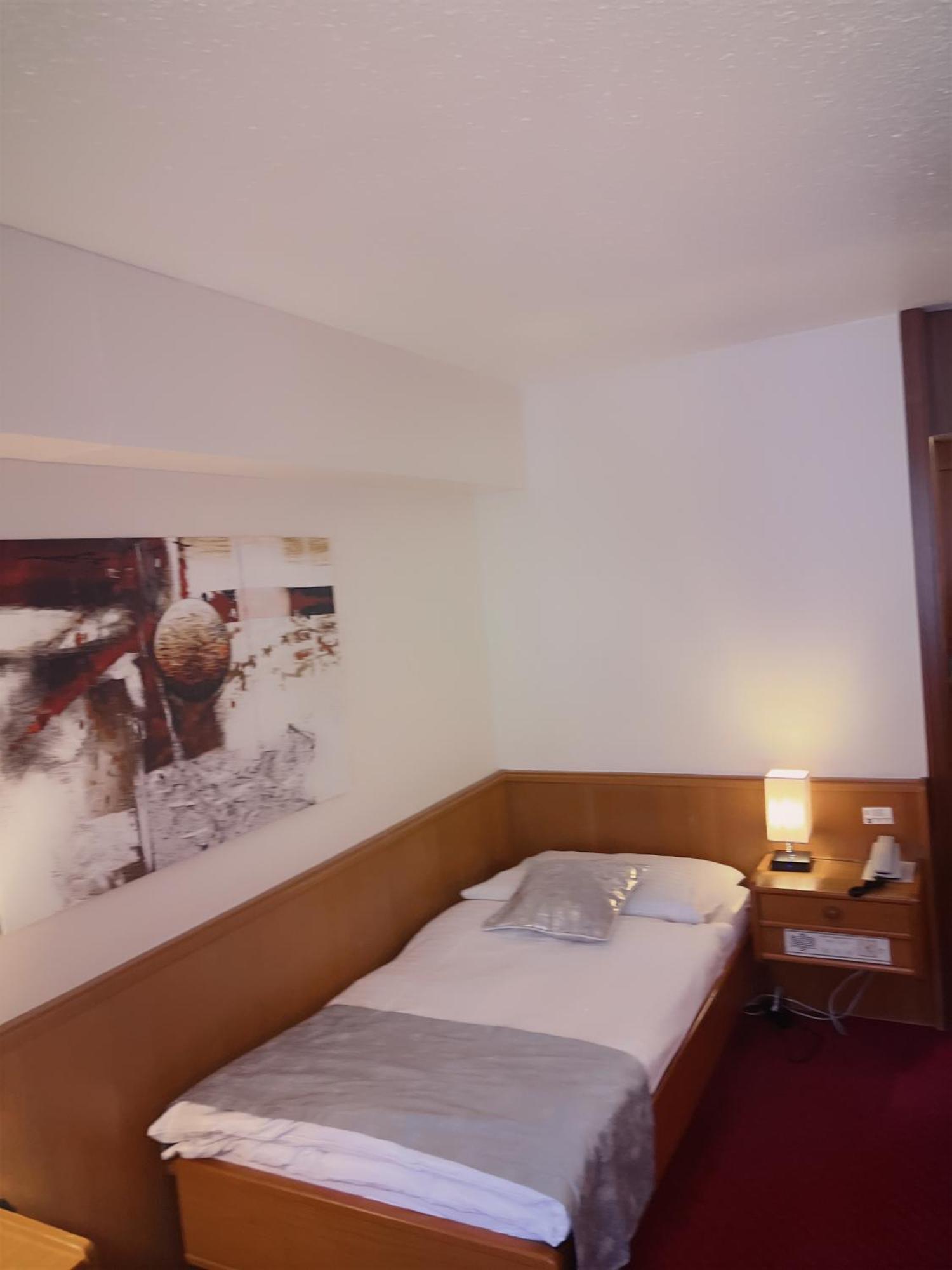 Hotel Des Trois Rois Le Locle Exterior photo